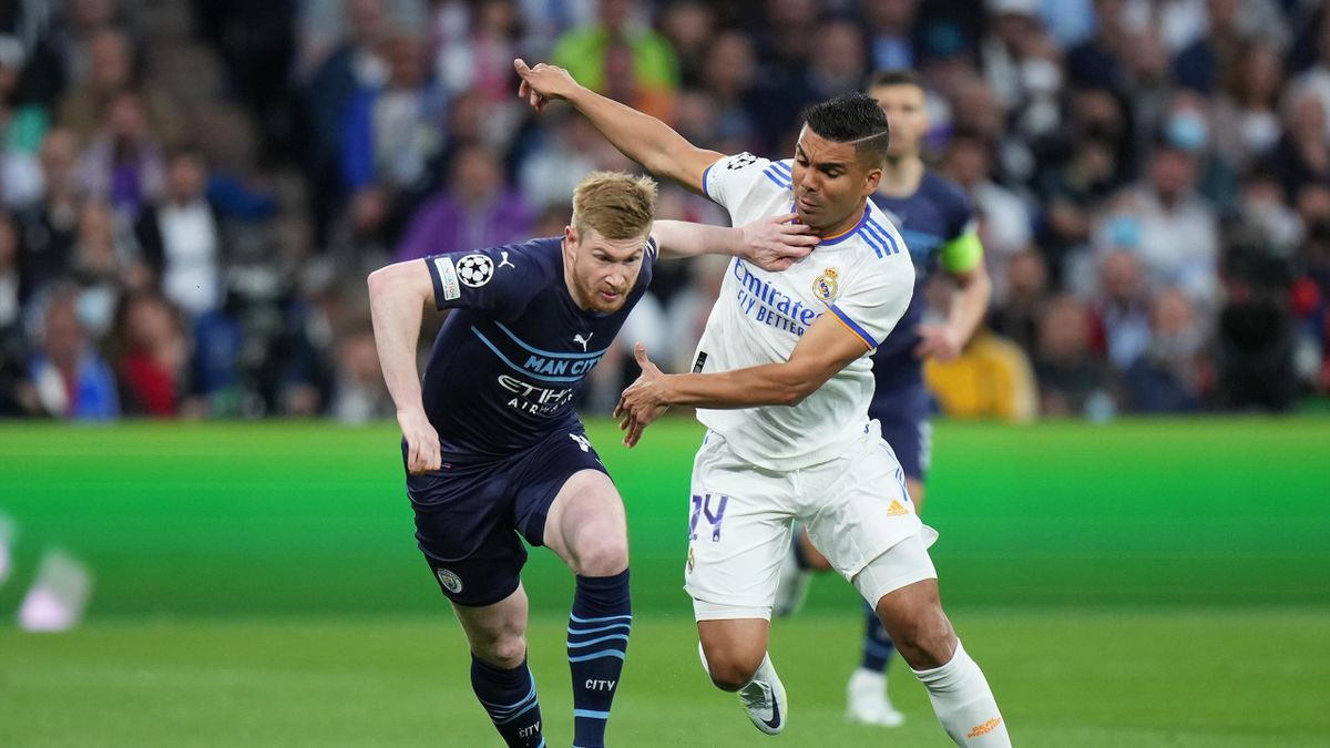 Kevin De Bruyne au duel avec Casemiro lors de la demie retour de Ligue des champions entre le Real Madrid et Manchester City