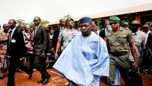 general amadou haya sanogo dioncounda traore investiture transition segou fete