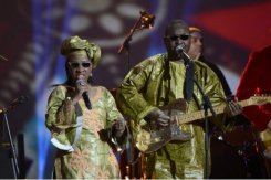 Amadou et Mariam et le chef d’État-major des armées de la République Française accueillis par le président malien