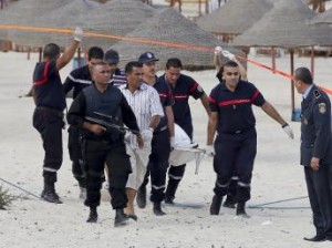 autorites tunisiennes emportant corps jihadistes sousse