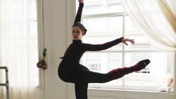 Enceinte de 9 mois, Mary Helen Bowers continue de danser le ballet