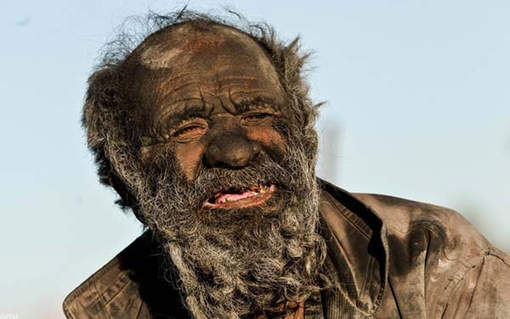 Cet homme ne s’est plus lavé depuis 60 ans