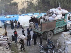 Syrie: des centaines de réfugiés bloqués à la frontière turque