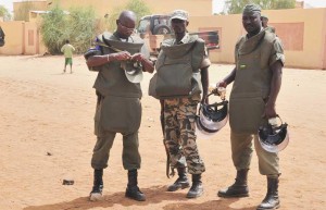 Dérives dans l’armée malienne : Quand des militaires dansent au pire moment