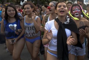Colombie: des centaines de personnes sans pantalon dans les rues de Medellin