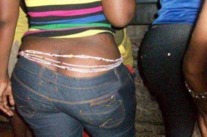 Les jeunes filles et les ‘’bayas’’: Retour aux coutumes ou extravagances