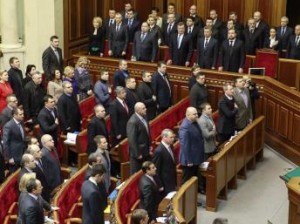 Crise en Ukraine: passes d’armes et lueur d’espoir
