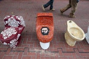 exposition toilettes cadre installation artistique