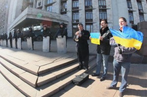 Ukraine : Les séparatistes abattent un hélicoptère de l’armée, 14 militaires tués