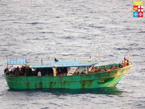 migrants africains  secourus bord bateau essaye entrer italie