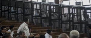 Egypte: le chef des Frères musulmans et 36 islamistes condamnés à la perpétuité