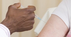 Méningite B : une politique vaccinale timide
