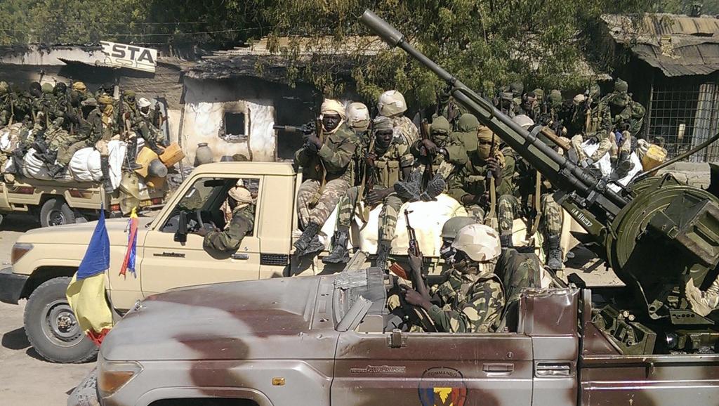 soldat militaire armee tchadienne patrouille rue gambaru nigeria