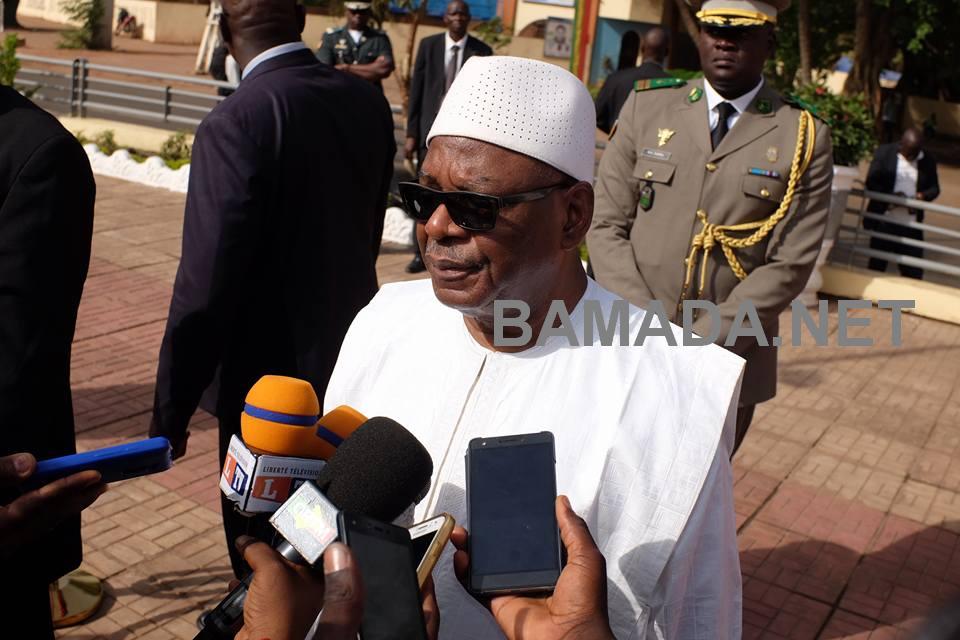 ibrahim boubacar keita ibk president malien hommage memorial monument mort Martyrs 26 mars statue gerbe fleurs discours