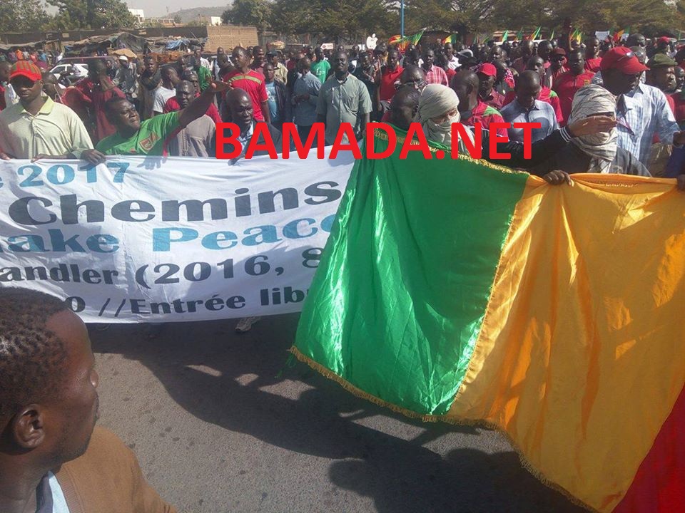 collectif mali clubs majoritaire femafoot manifestation supporter marche drapeau